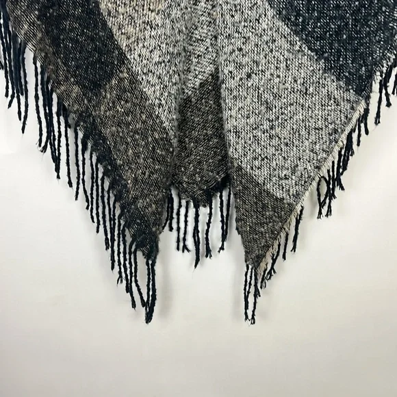 Modena plaid black and tan poncho shawl cape fringe hem (One Size) - Picture 7 of 9